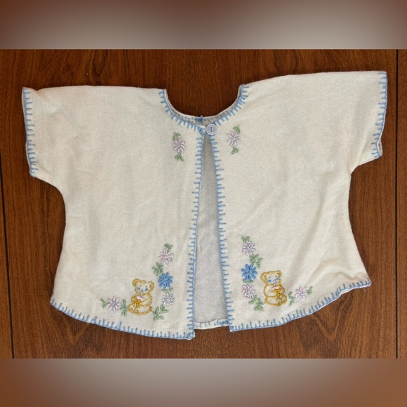 Vintage Hand-Embroidered Baby Sweater – White Blue & Teddy Bear 0-3 Mos - Picture 2 of 5